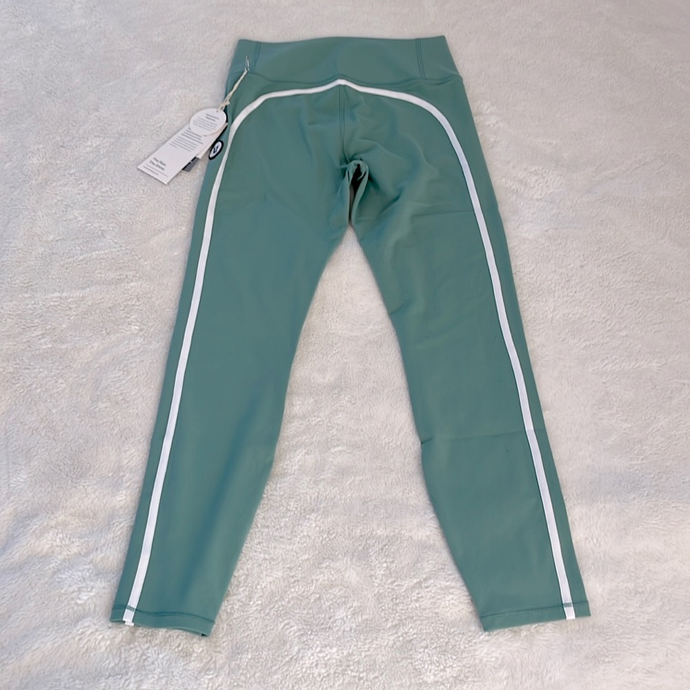 Vuori Track Leggings Women's BreatheInterlock, NWT Size small. - Picture 8 of 8